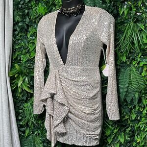 LUXXEL Dress Large Nude Silver Sequin Ruched V Neck Long Sleeve Mini 3377